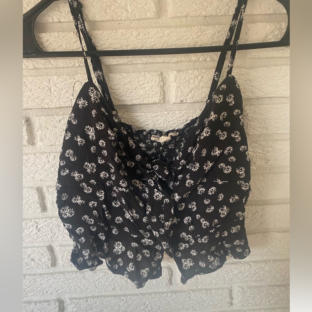 LA HEARTS WHITE FLOWERED TIED CROP TOP